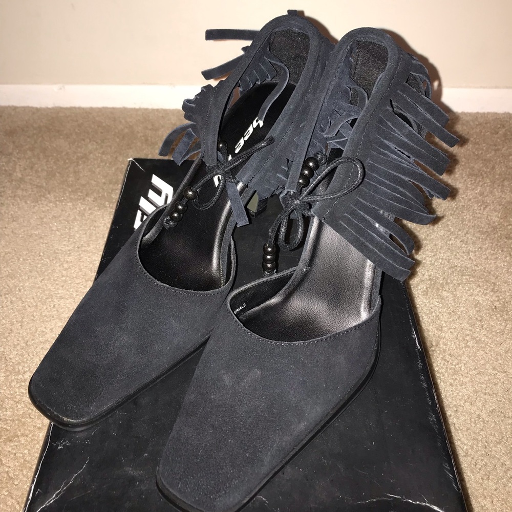 Final Sale!!Bee Fly Ladies Black Heels w/Fringes